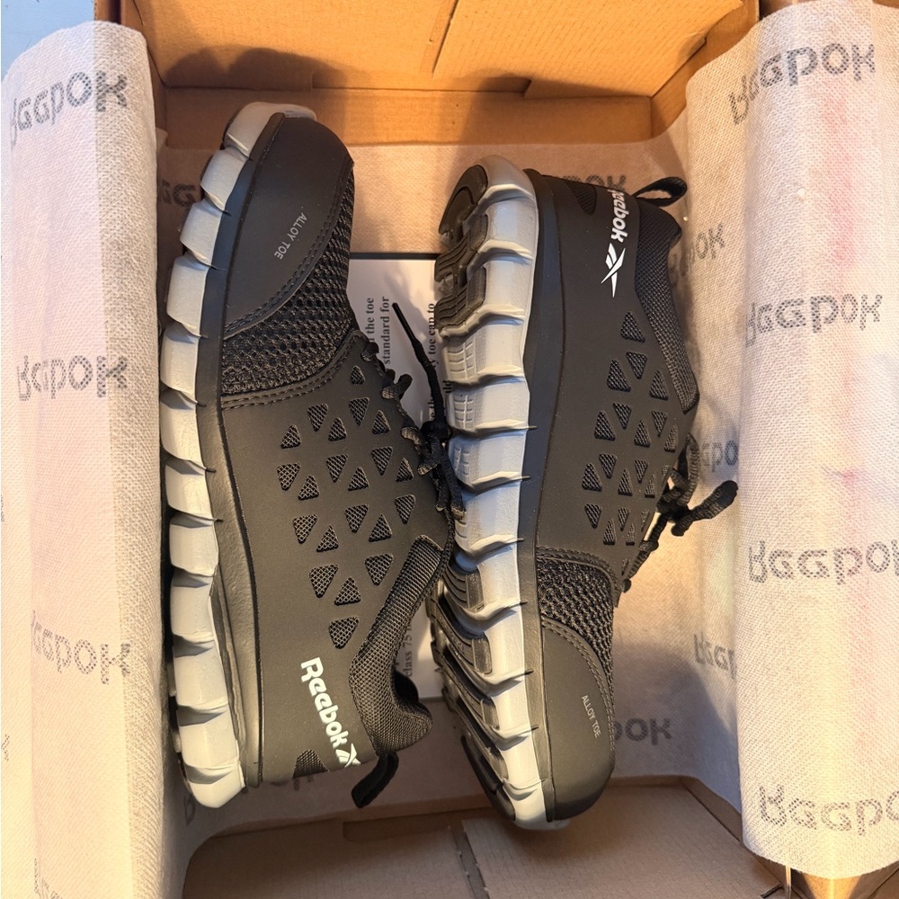 Reebok Black and Gray Men's Lightweight Training Shoes